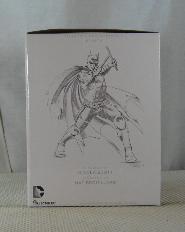 Batman Black and White Earth 2 Statue Nicola Scott NEW SEALED - Image 5