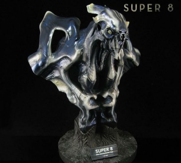 QMx Super 8 Alien Bust 77/300 Neville Page Quantum Mechanix NEW SEALED