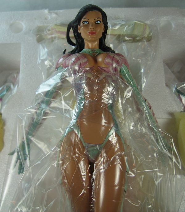 Fathom Aspen Matthews Statue 765/900 Michael Turner BRAND NEW - Image 12