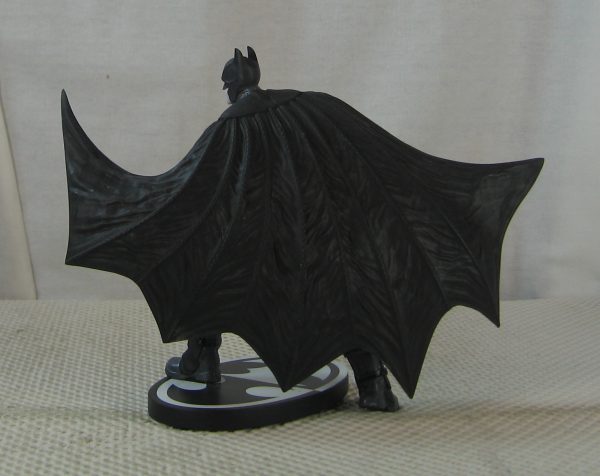 Batman Black and White Arkham Origins Statue DC Collectibles BRAND NEW - Image 9